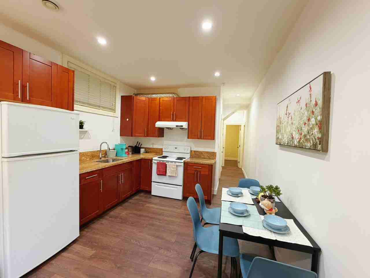Vivian St - Photo 6 of 9