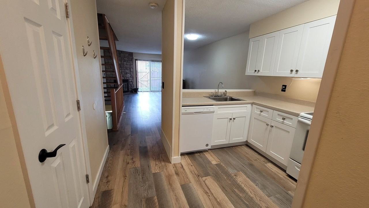 412 Wright St #104 - Photo 5 of 29