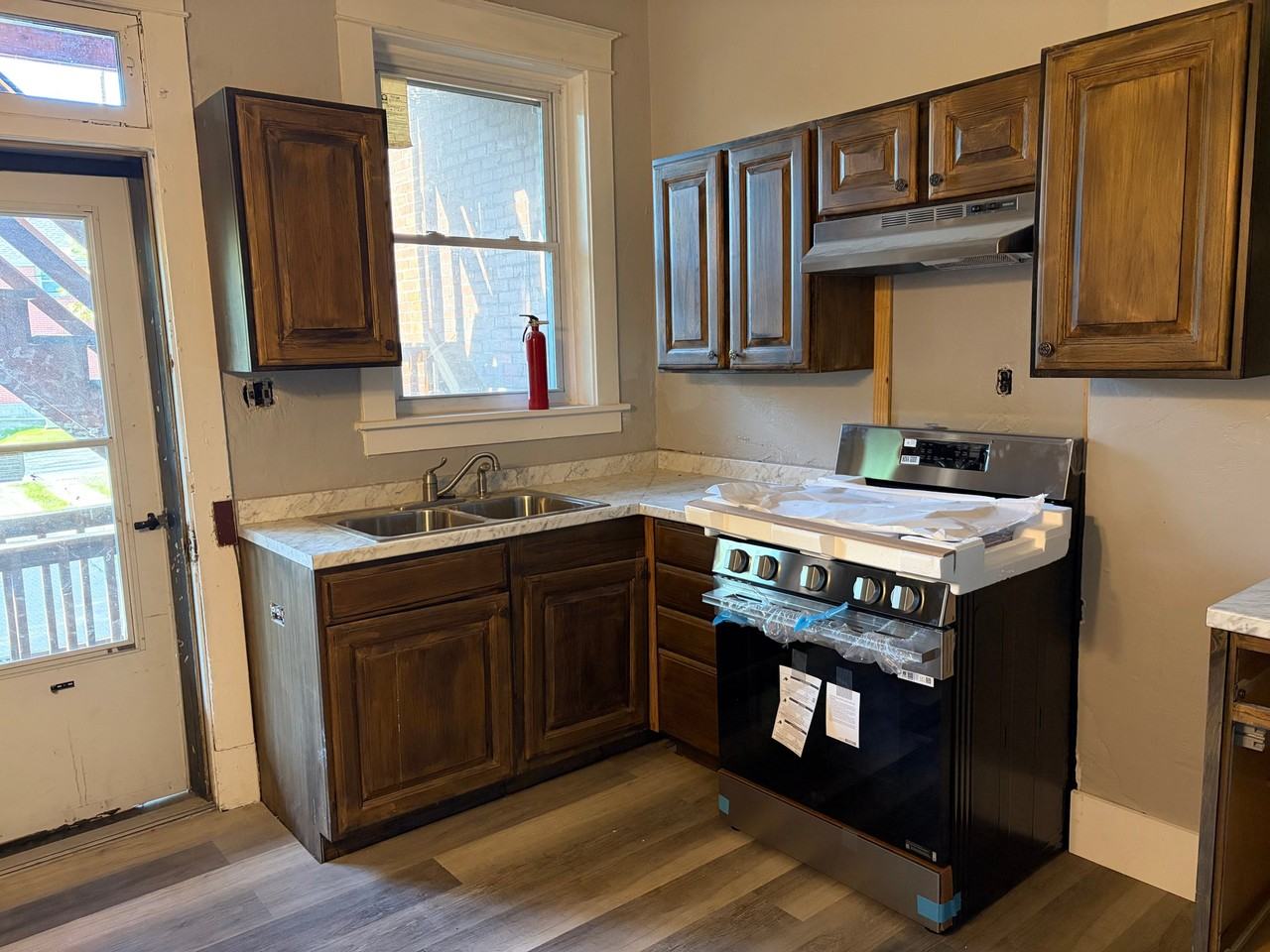 907 Chartiers Ave #2 - Photo 2 of 10