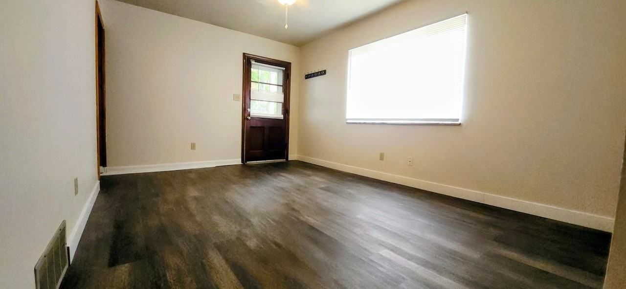 510 Clinton St - Photo 3 of 18