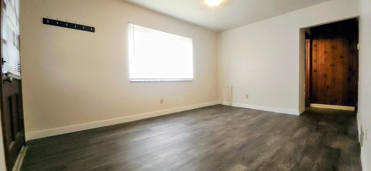510 Clinton St - Photo 4 of 18