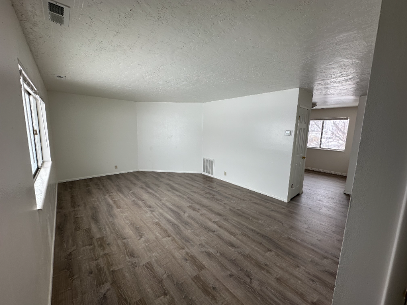 411 Noble Rd - Photo 2 of 9