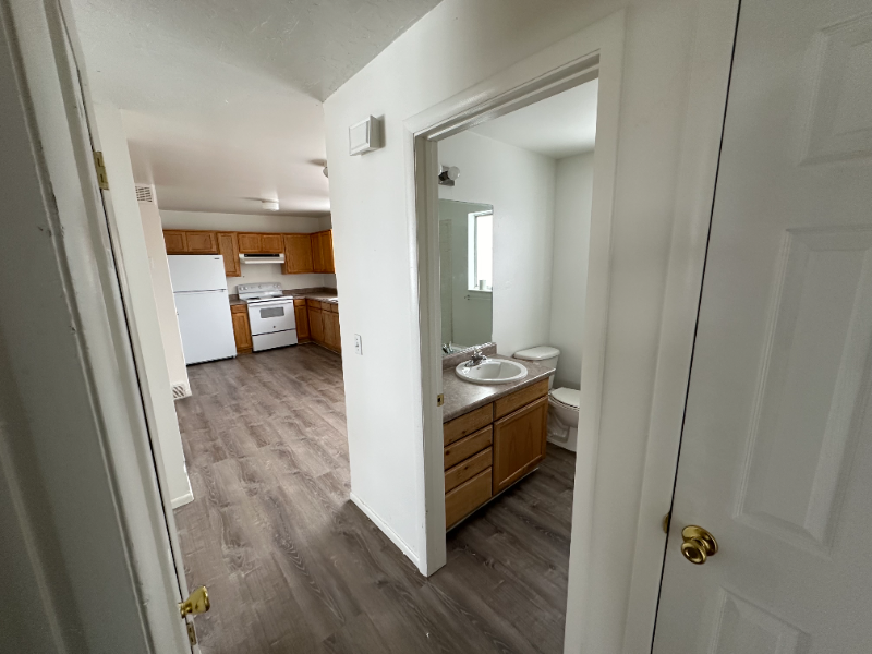 411 Noble Rd - Photo 5 of 9