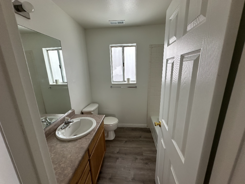 411 Noble Rd - Photo 6 of 9