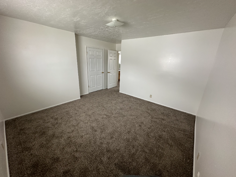 411 Noble Rd - Photo 7 of 9