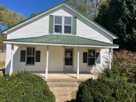 featured image of 122 E Scott St