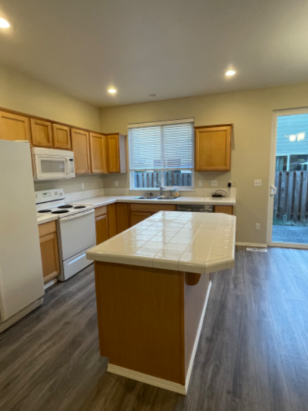 1332 Sw 176th Ter - Photo 4 of 18