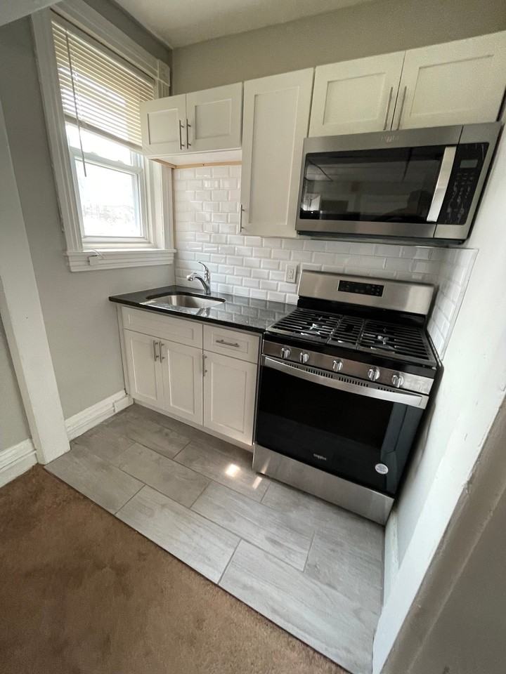 4312 Walnut St #3RR - Photo 3 of 9
