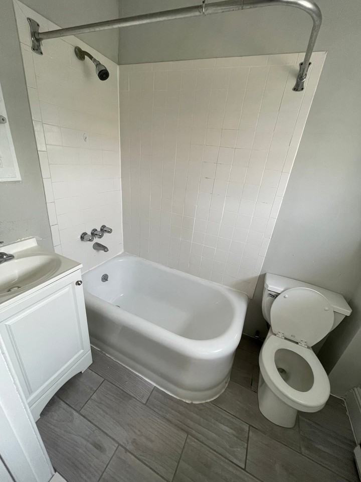 4312 Walnut St #3RR - Photo 6 of 9