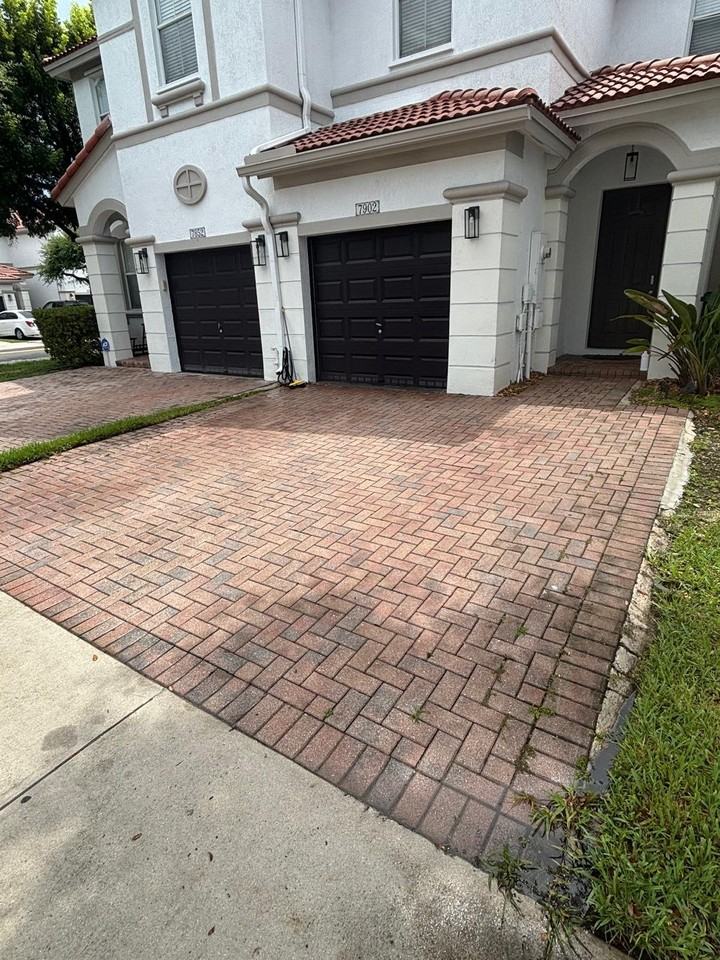 7902 Nw 107th Ct - Photo 2 of 4