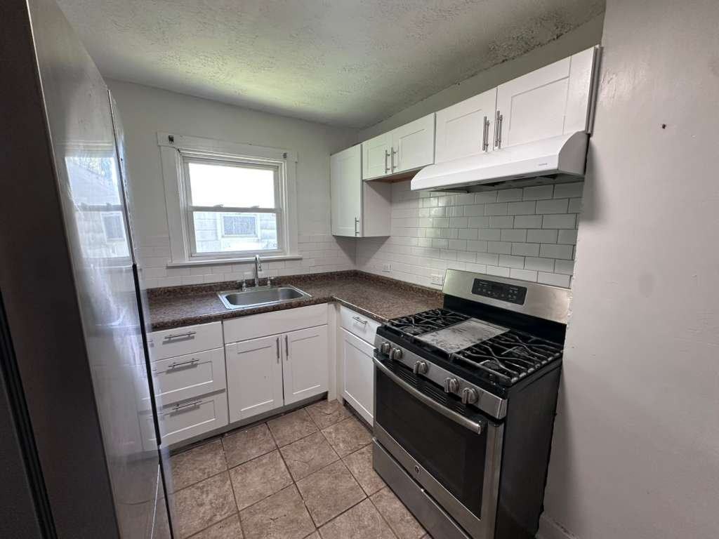 806 Marvin Ave - Photo 4 of 12
