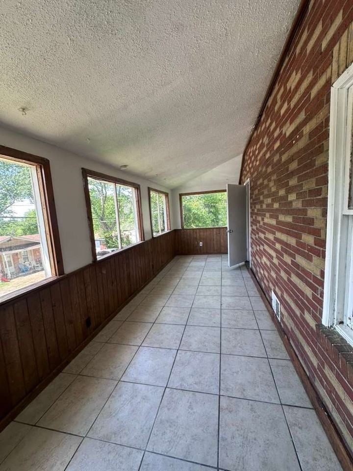 806 Marvin Ave - Photo 6 of 12
