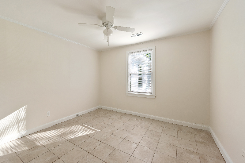 5745 Holland St - Photo 4 of 17