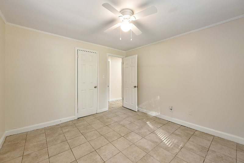 5745 Holland St - Photo 5 of 17