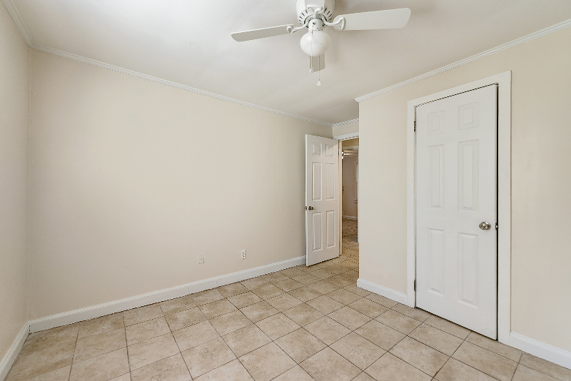 5745 Holland St - Photo 6 of 17
