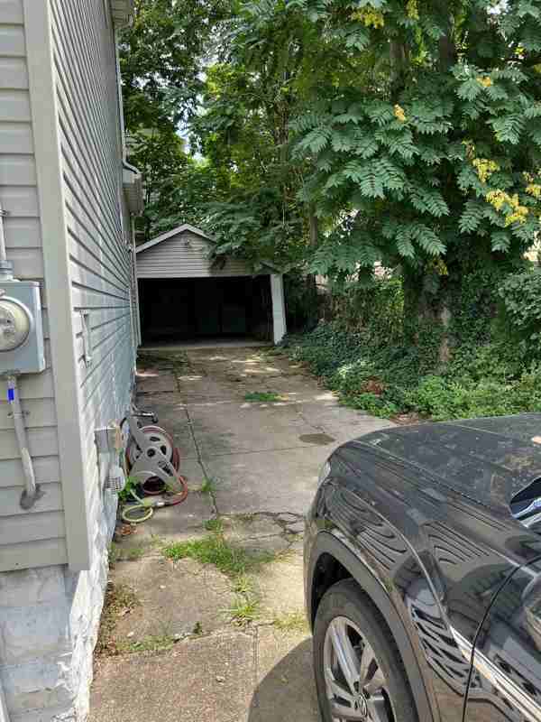 2848 Linwood Ave - Photo 2 of 15