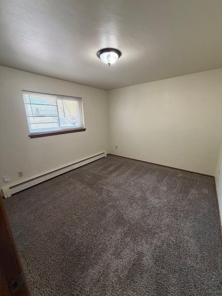 8111 W Lincoln Ave #6 - Photo 5 of 6