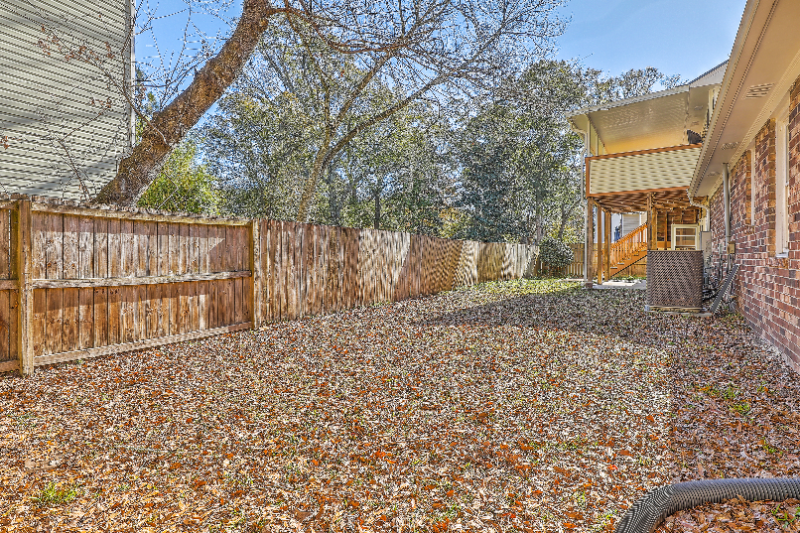 1152 Bradford Ave - Photo 4 of 19