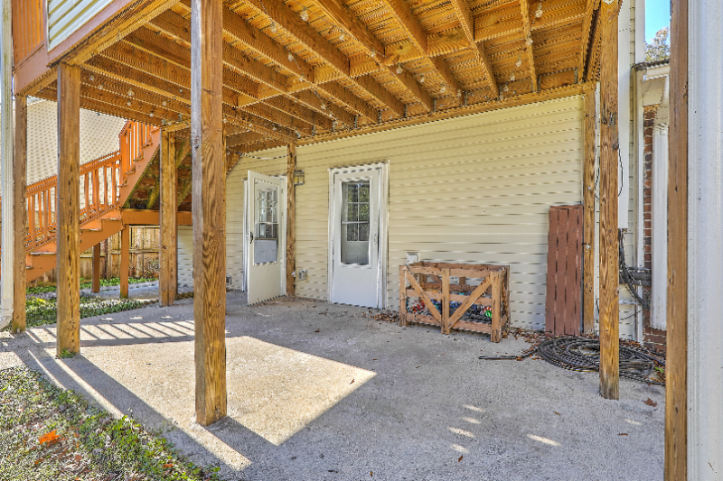 1152 Bradford Ave - Photo 6 of 19
