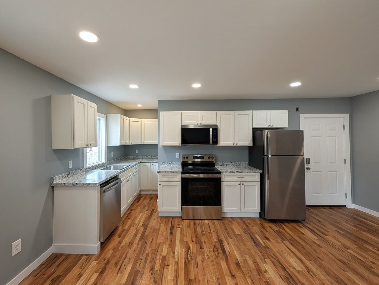 510-512 Columbia Street - 512 Upper #512UPPER - Photo 2 of 5