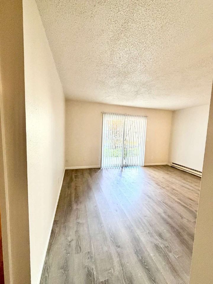 13335 Se Powell Blvd #02 - Photo 3 of 8