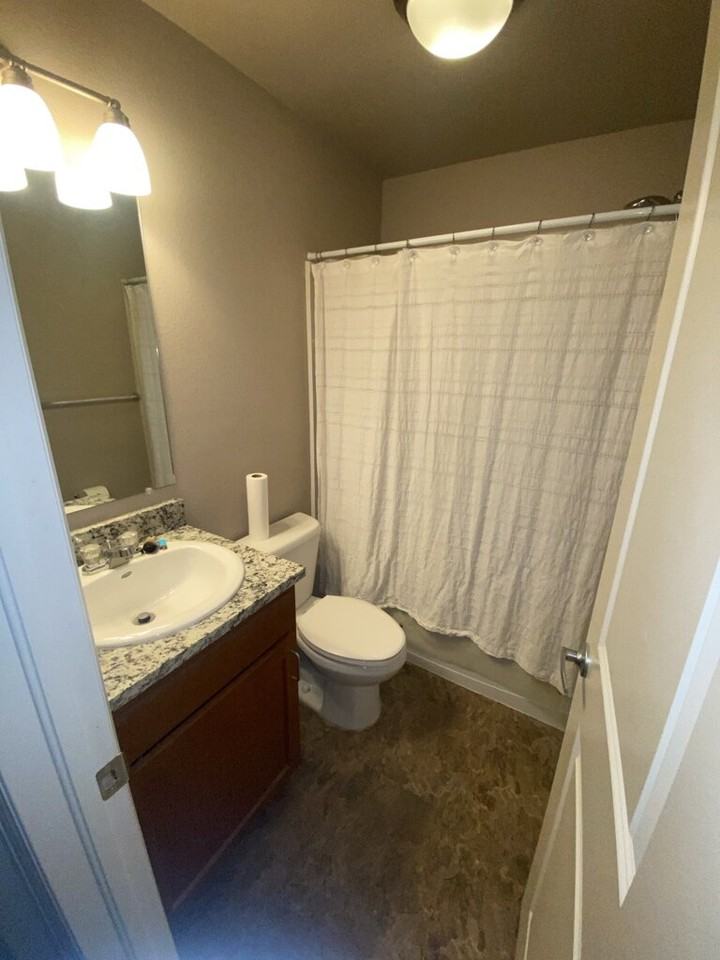 70 W Layton Ave Apt B - Photo 7 of 10