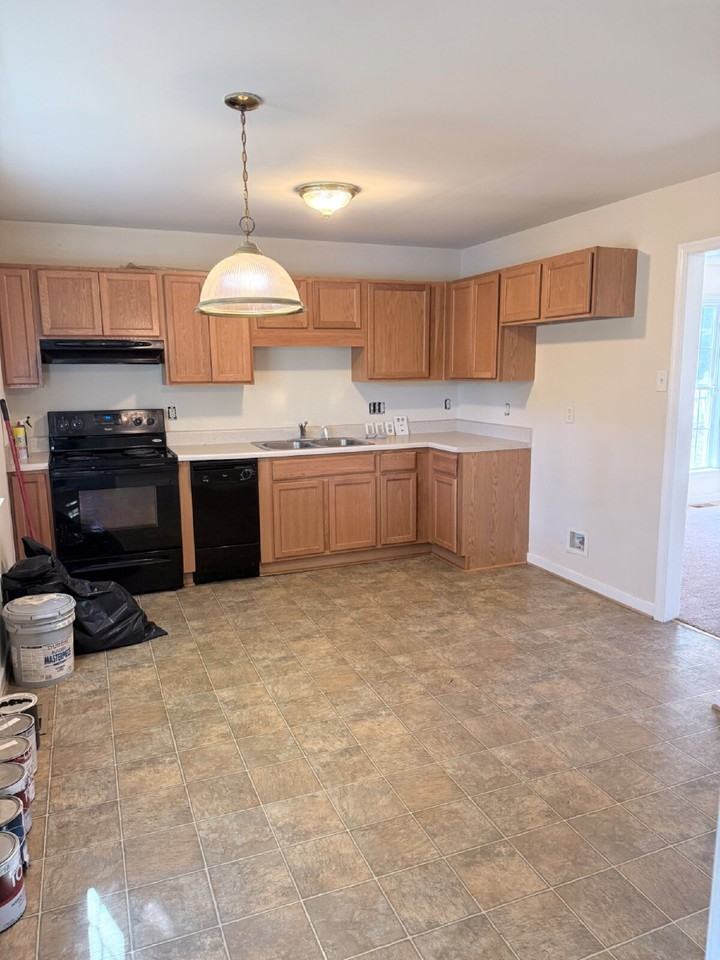5201 Hallmark Dr - Photo 3 of 18