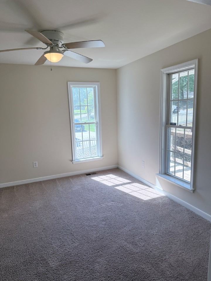 5201 Hallmark Dr - Photo 7 of 18
