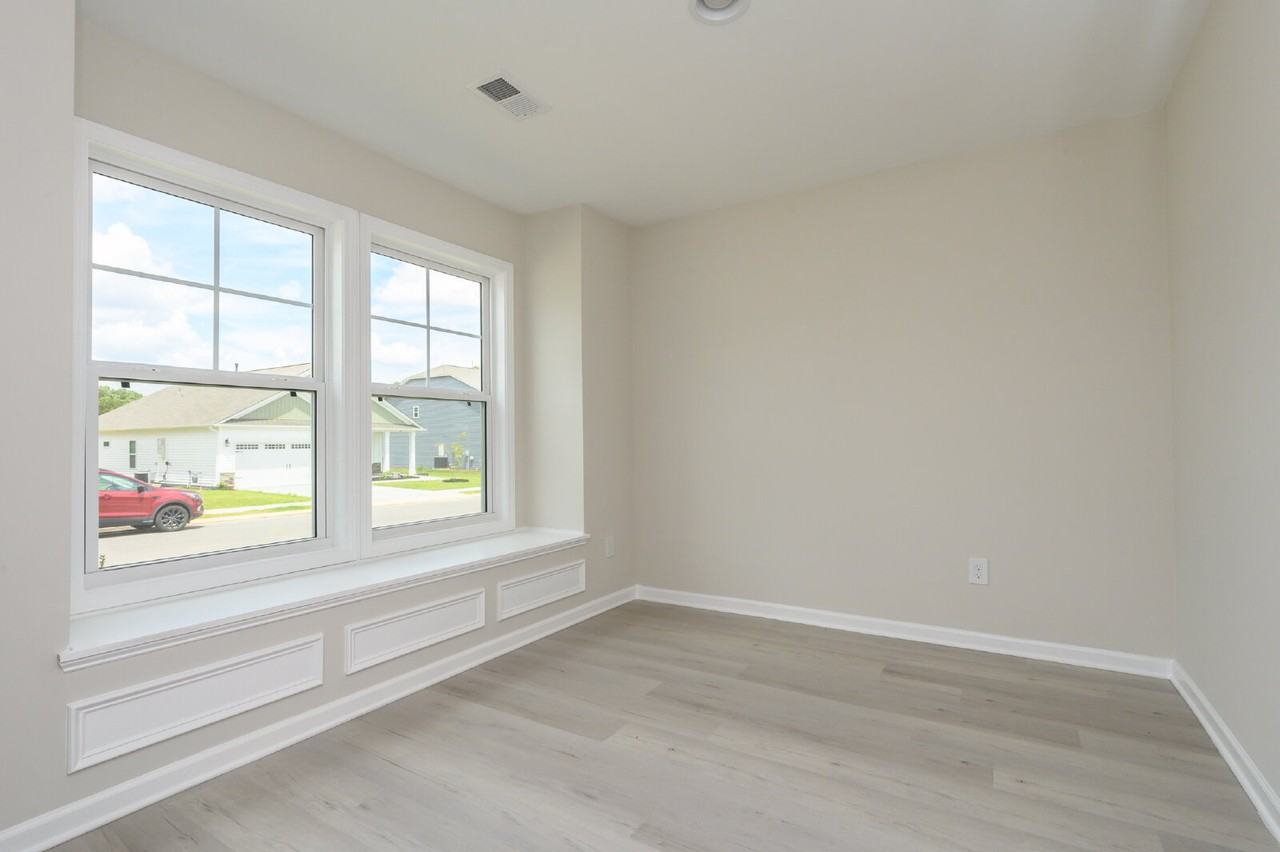 105 Bruinen Dr - Photo 4 of 40