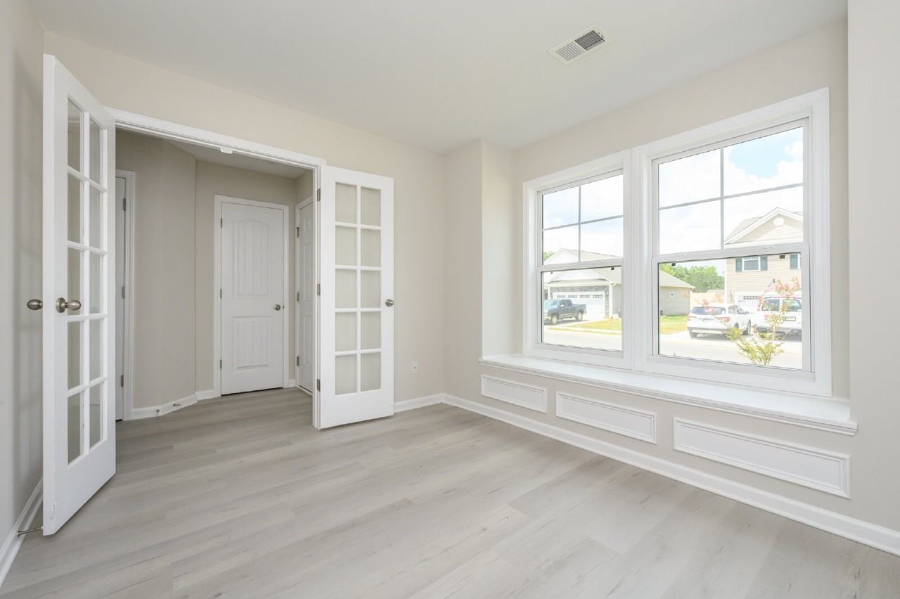 105 Bruinen Dr - Photo 5 of 40