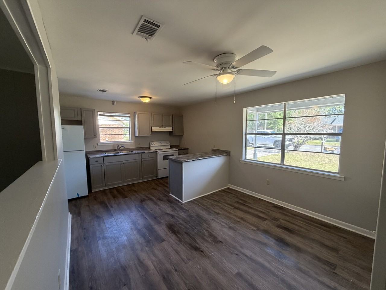 119 Deerwood Ct - Photo 3 of 14