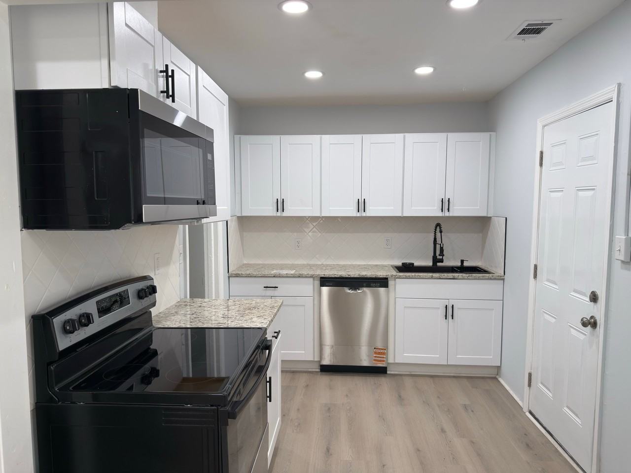 1701A E 39th St - Photo 5 of 20