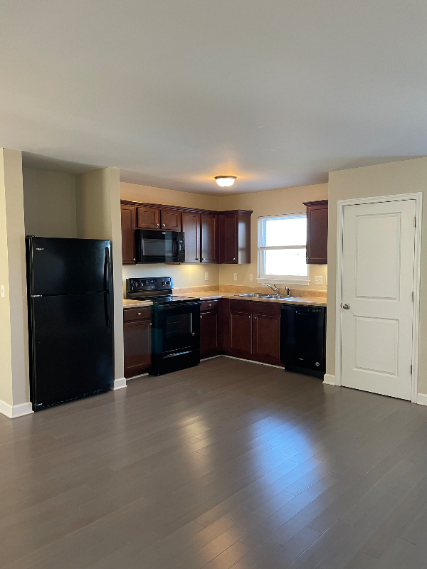 305 2nd St #311 - Photo 5 of 14