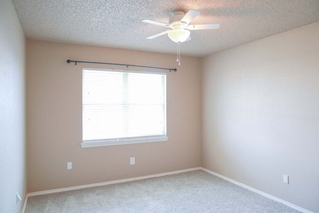 9705 Abbeville Ave - Photo 3 of 17