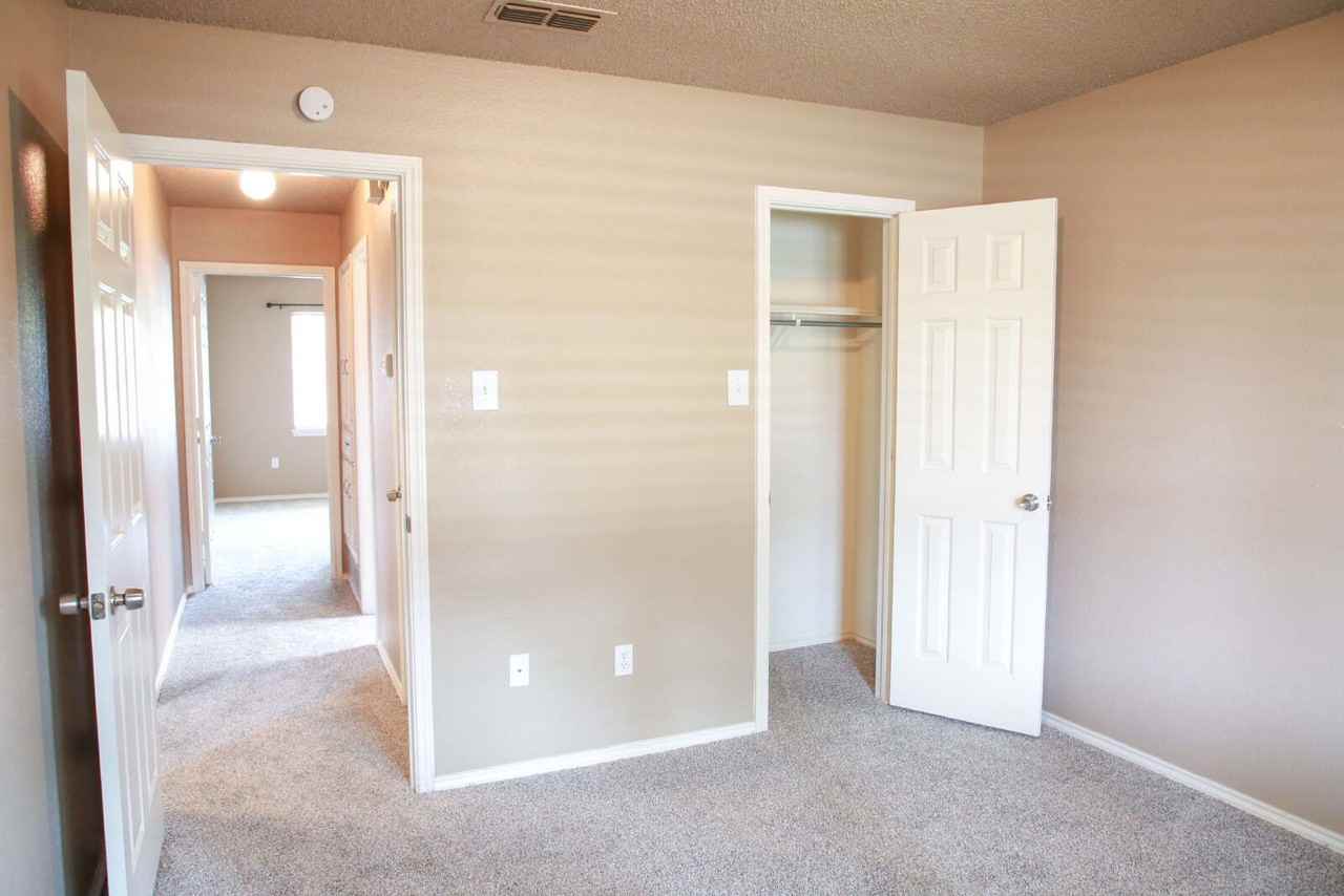 9705 Abbeville Ave - Photo 5 of 17