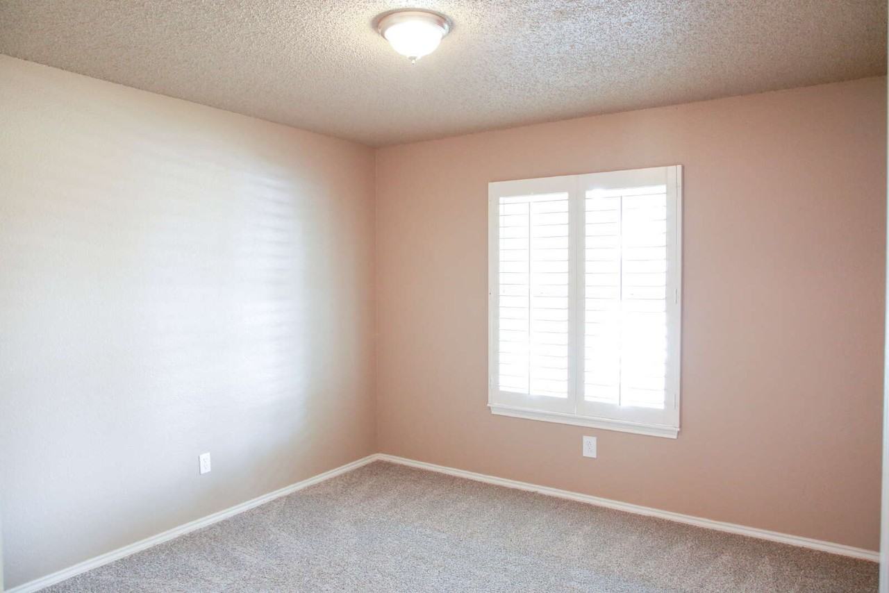 9705 Abbeville Ave - Photo 6 of 17