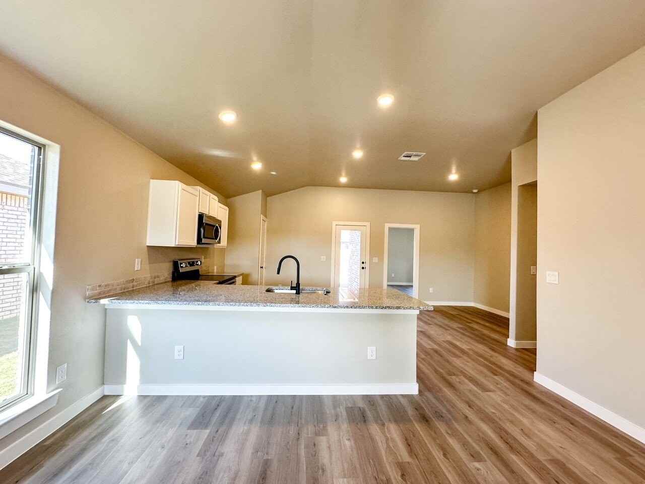 6932 10th St - Photo 4 of 14