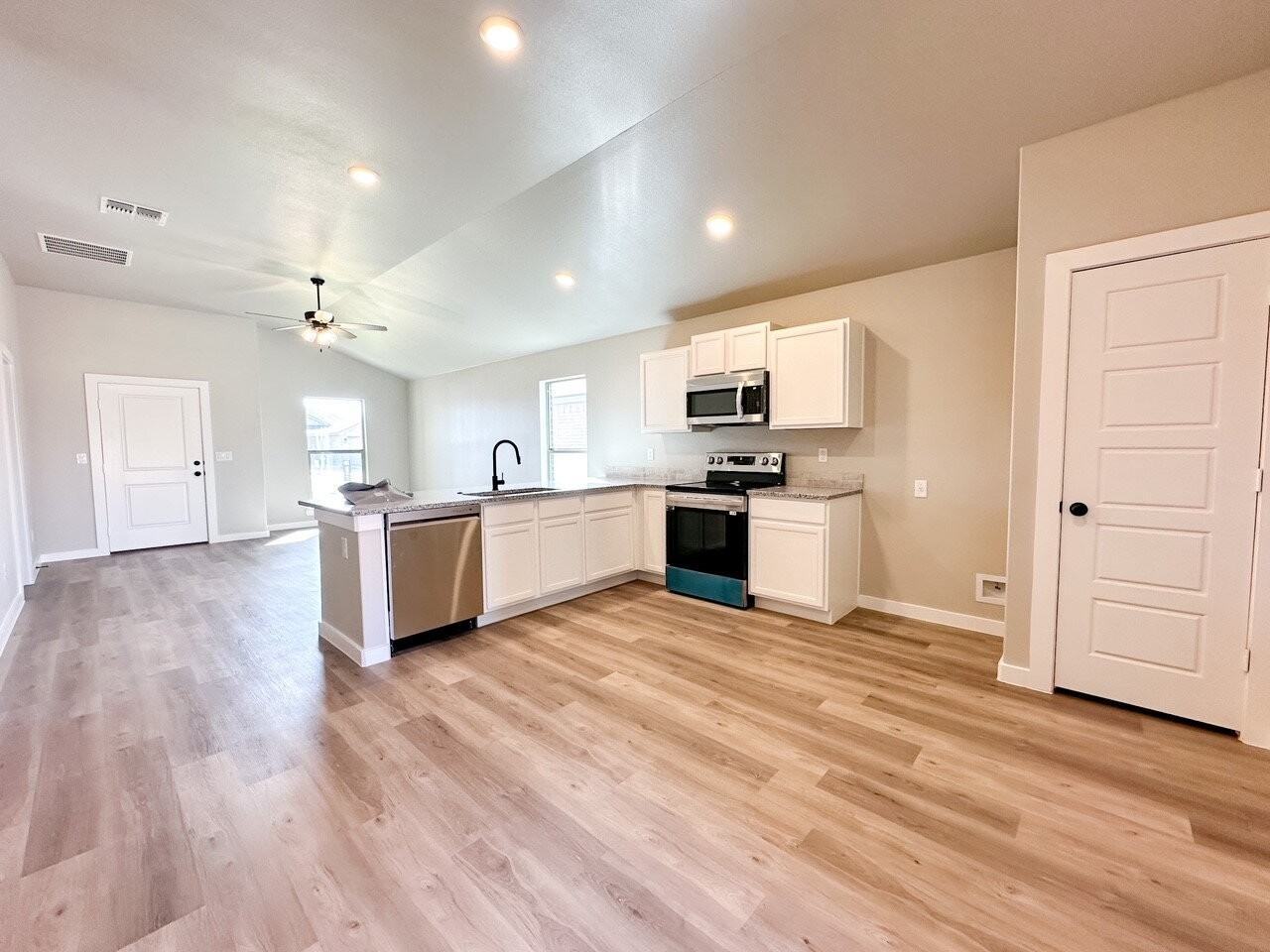 6932 10th St - Photo 5 of 14