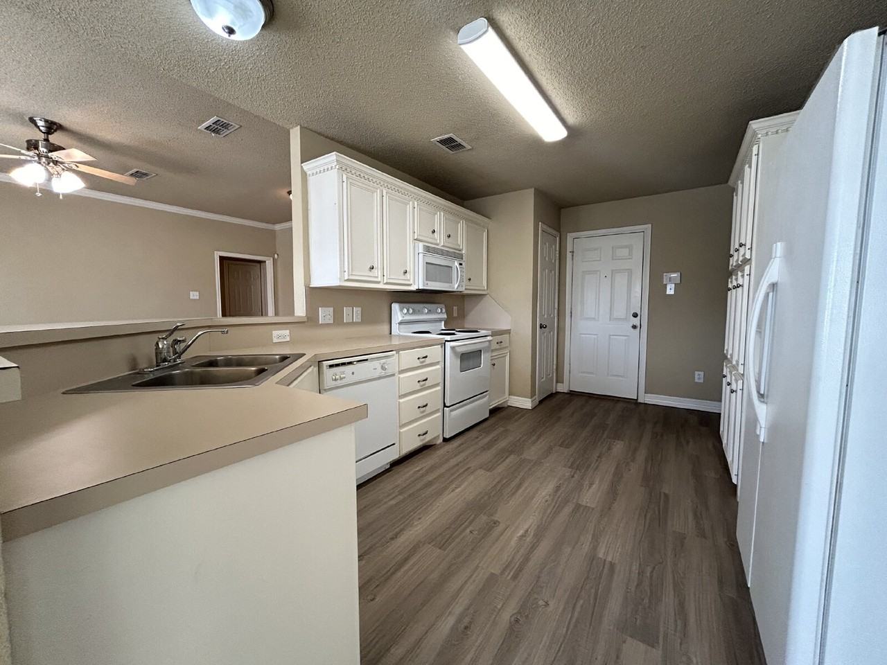 6909 9th St - Photo 4 of 13