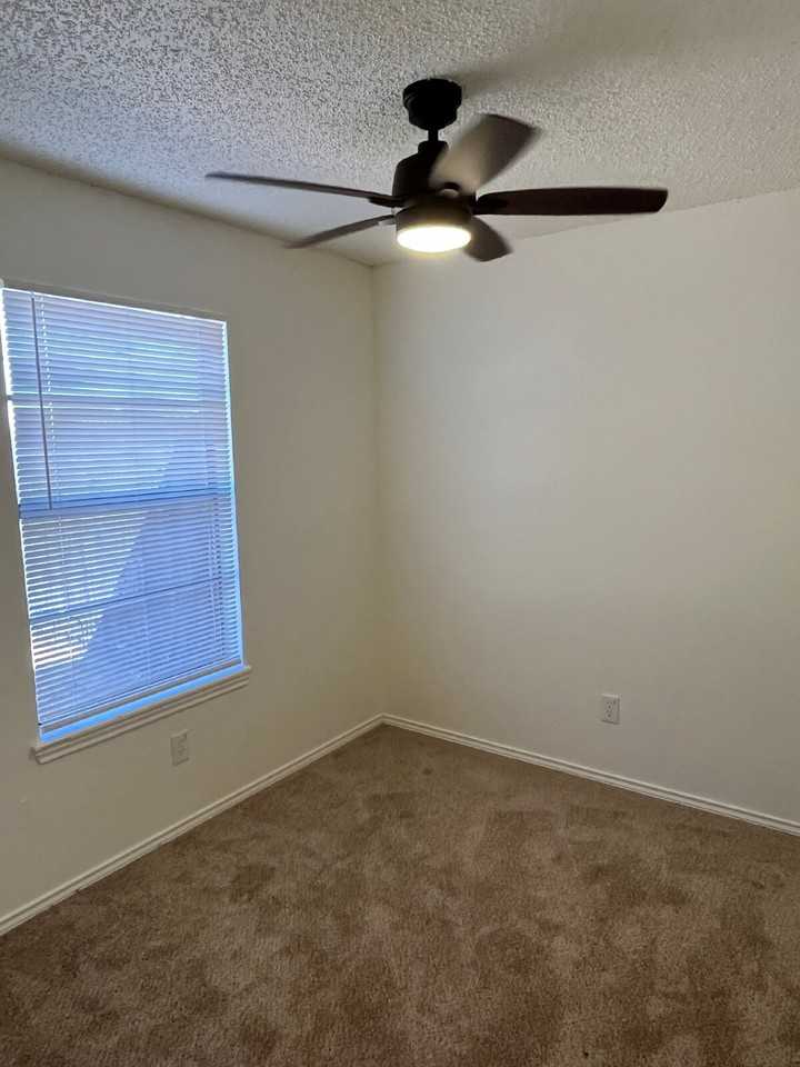 9610 Elmwood Ave - Photo 5 of 13