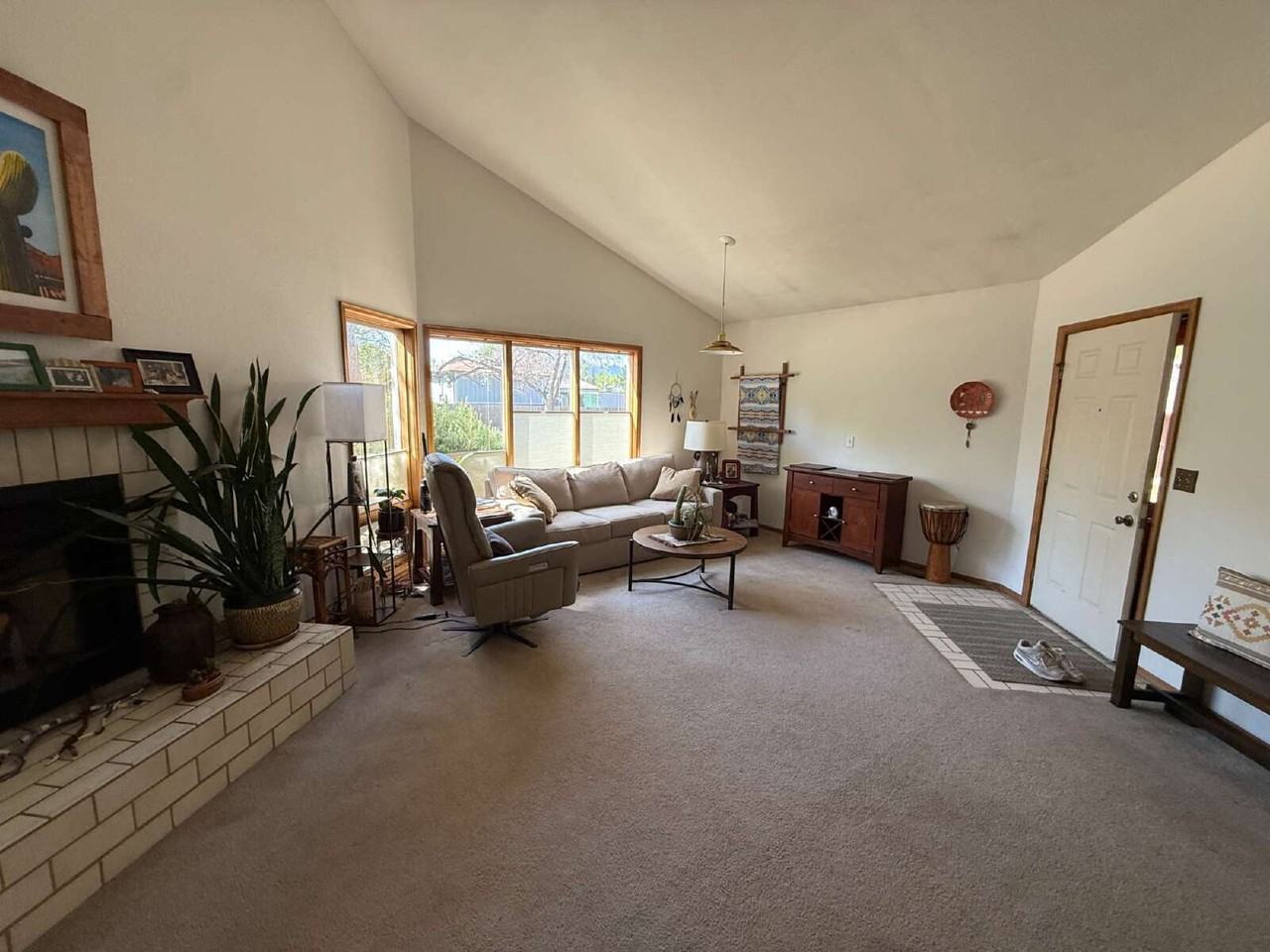 1063 Love Ct Apt A - Photo 3 of 16