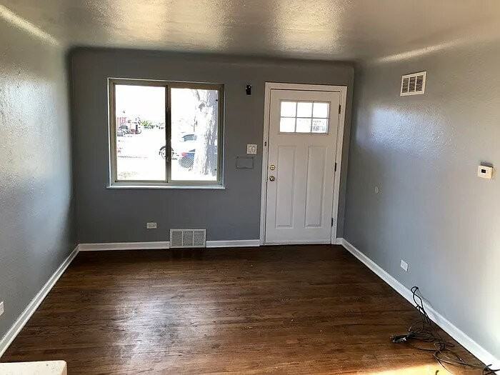 3230 N Saint Paul St - Photo 4 of 13