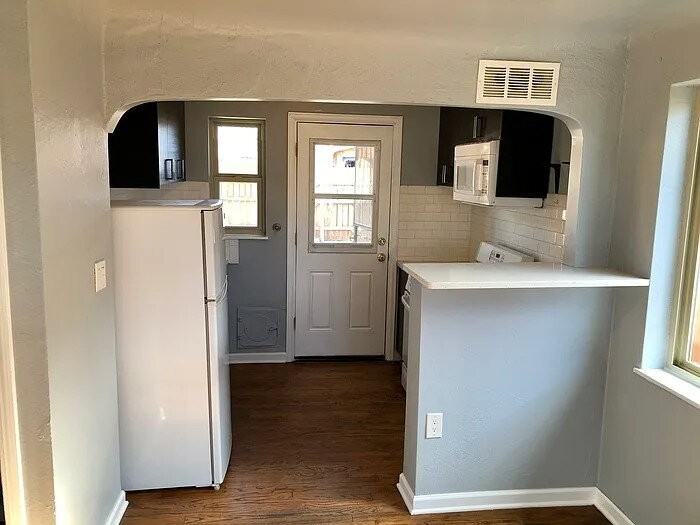 3230 N Saint Paul St - Photo 5 of 13