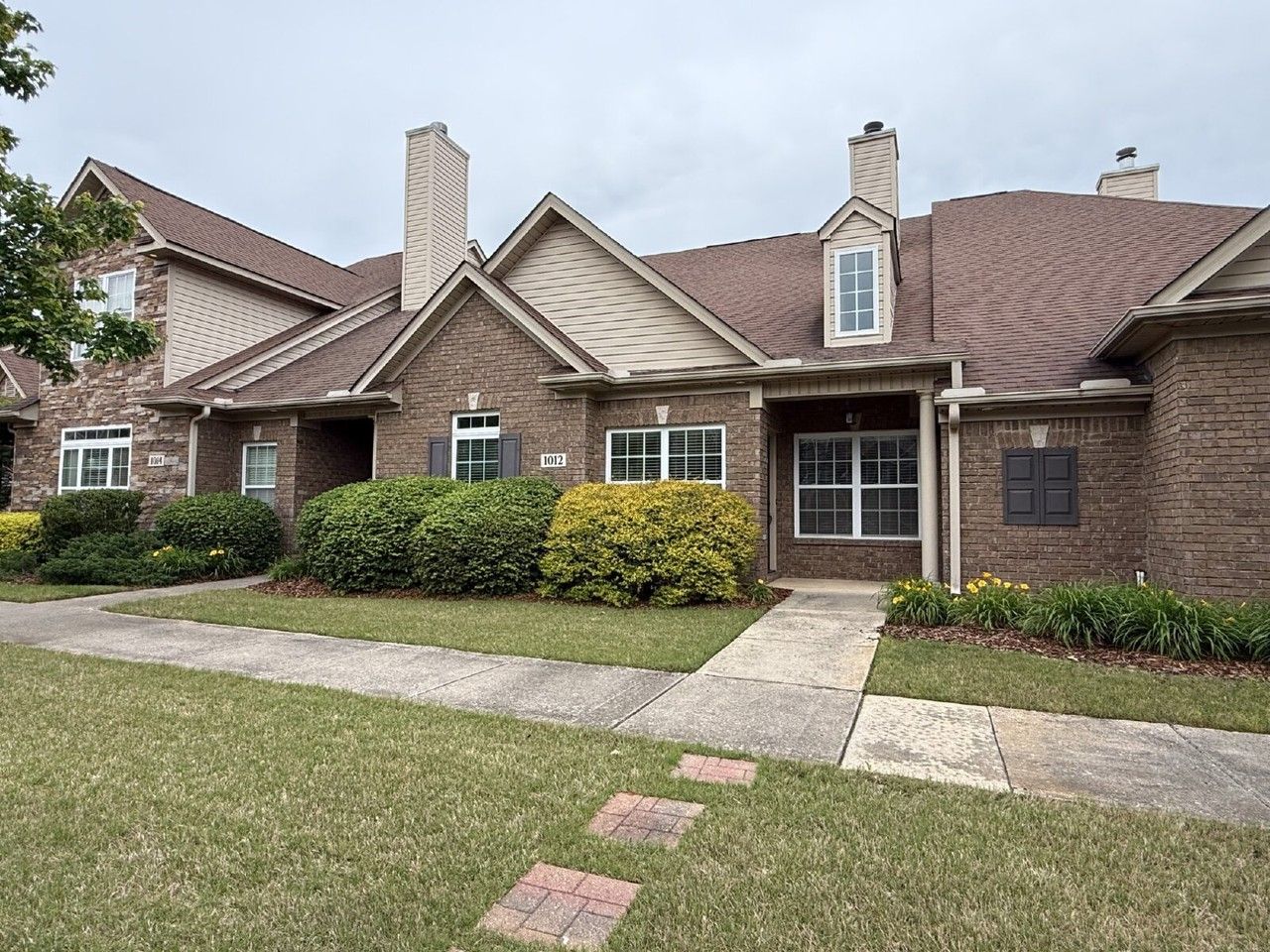 1012 Scarlet Woods - Photo 2 of 23