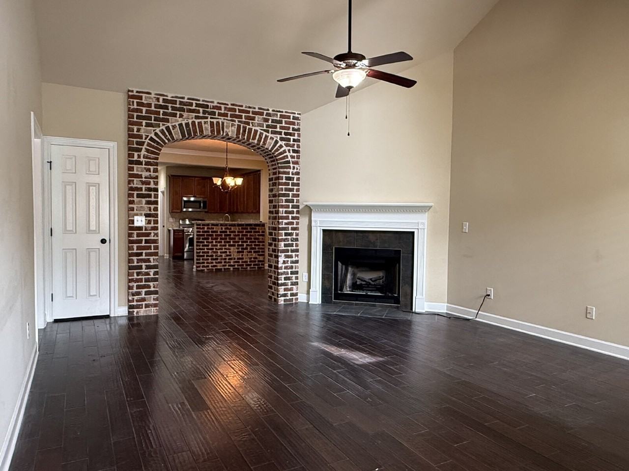 1012 Scarlet Woods - Photo 3 of 23