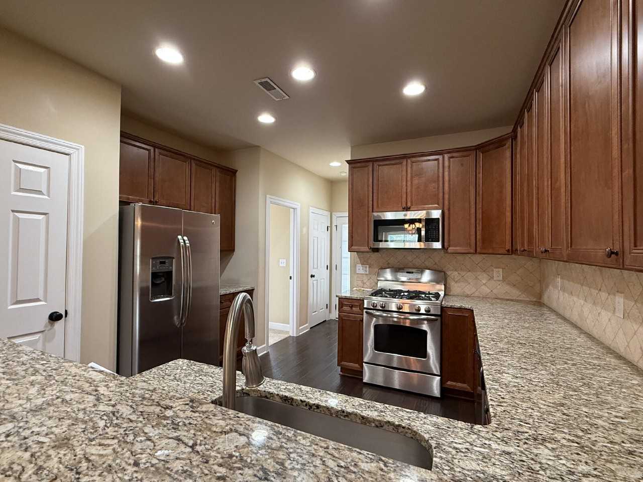 1012 Scarlet Woods - Photo 6 of 23