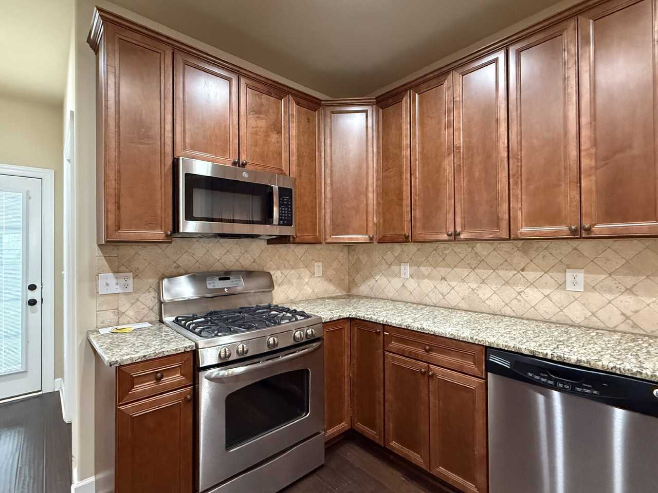 1012 Scarlet Woods - Photo 7 of 23
