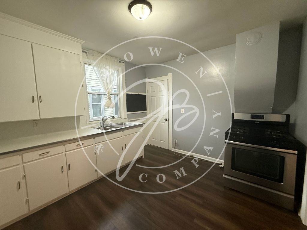 346 Parker Ave - Photo 4 of 9