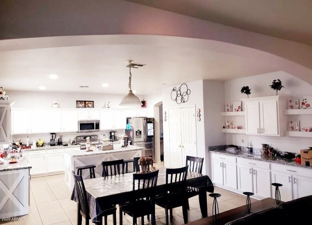 13568 W Redfield Rd - Photo 2 of 11