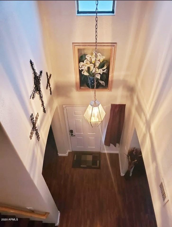 13568 W Redfield Rd - Photo 4 of 11